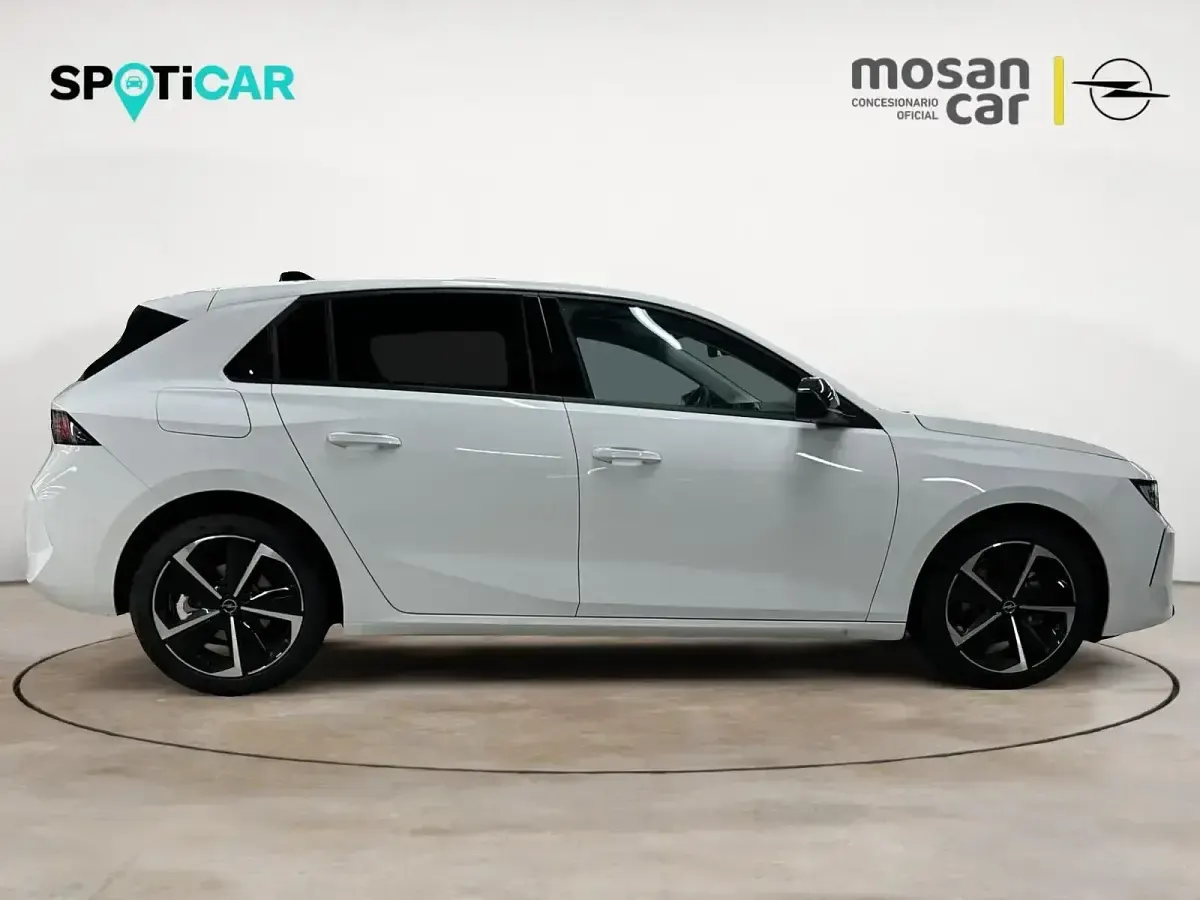Begagnad Opel Astra Edition 110 HK (80 kW) 2024 Vit Halvkombi