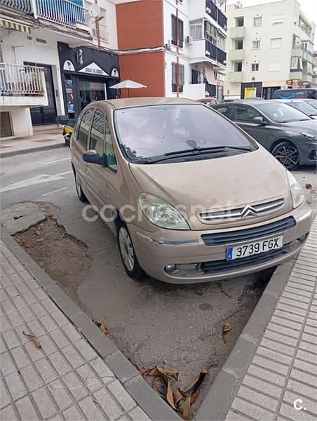 Usado Citroën Xsara Picasso Exclusive 92 CV (67 kW) 2006 Amarillo Monovolumen