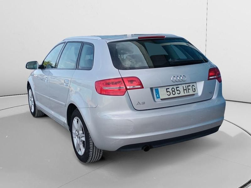 Usado Audi A3 Attraction 106 CV (77 kW) 2011 Gris Utilitario