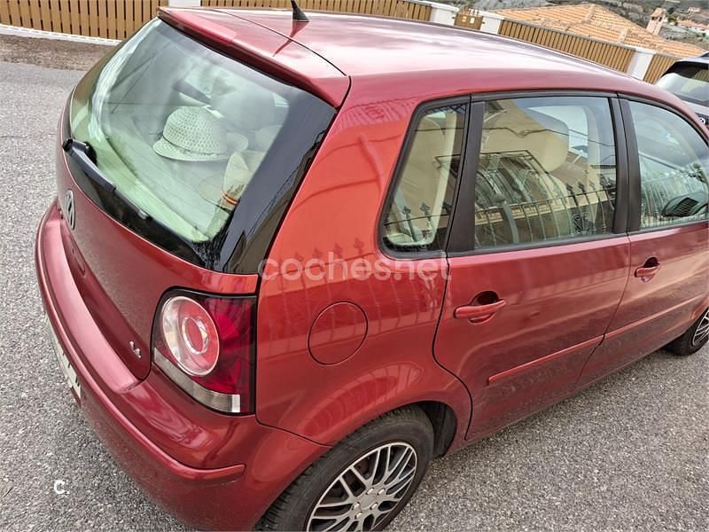 Usado VW Polo Advance 75 CV (55 kW) 2006 Granate Utilitario