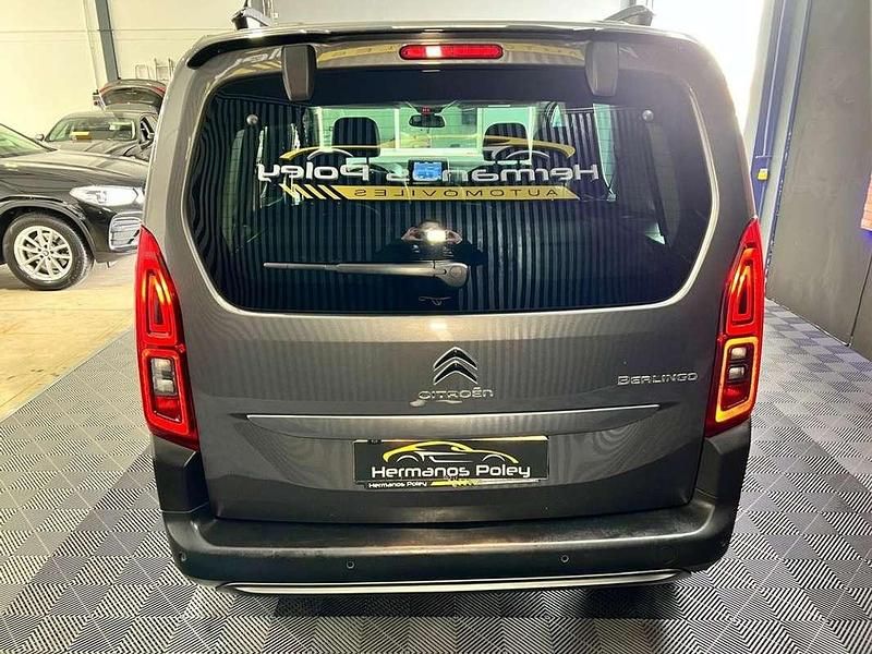 Usado Citroën Berlingo Shine 102 CV (75 kW) 2022 Gris / plata Monovolumen