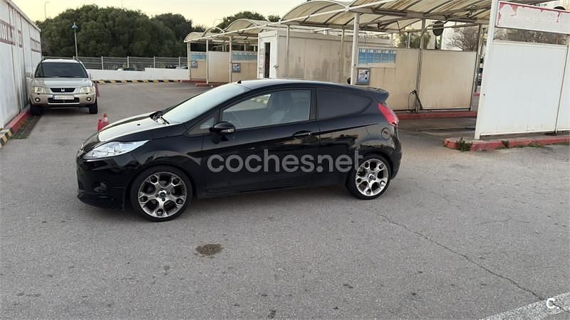 Usado Ford Fiesta Trend 90 CV (66 kW) 2009 Negro Utilitario