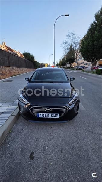 Usado Hyundai Ioniq 141 CV (103 kW) 2018 Negro Utilitario