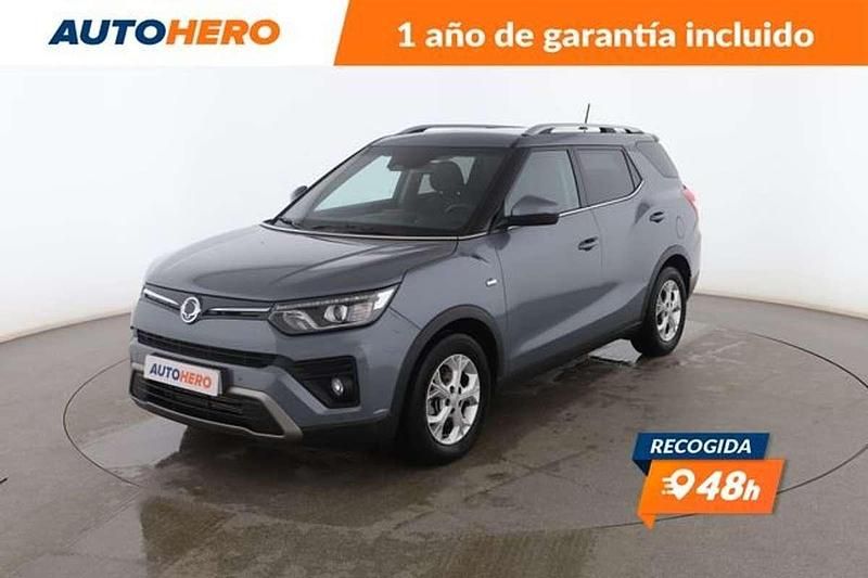 Gris Usado 2022 Ssangyong (KGM) Tivoli SUV | 17.237 € - Imagen 1/3