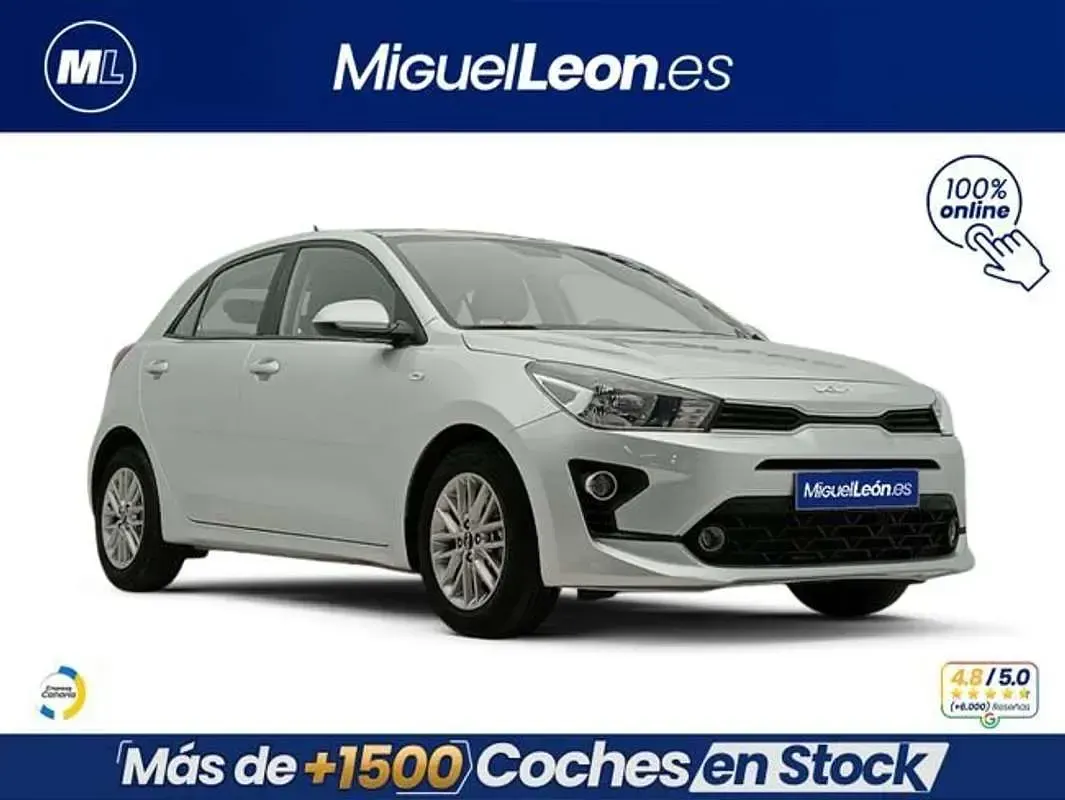 Usado Kia Rio 84 CV (61 kW) 2023 Gris Utilitario