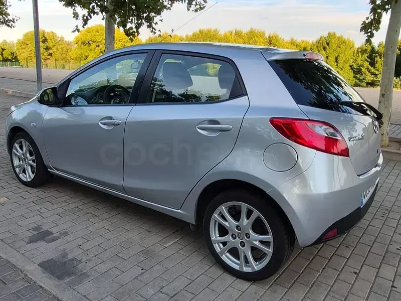 Usado Mazda 2 Active 86 CV (63 kW) 2008 Gris / plata Utilitario