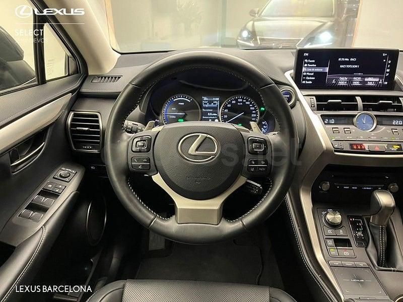 Usado Lexus NX300h Executive Line 197 CV (144 kW) 2019 Gris / plata SUV