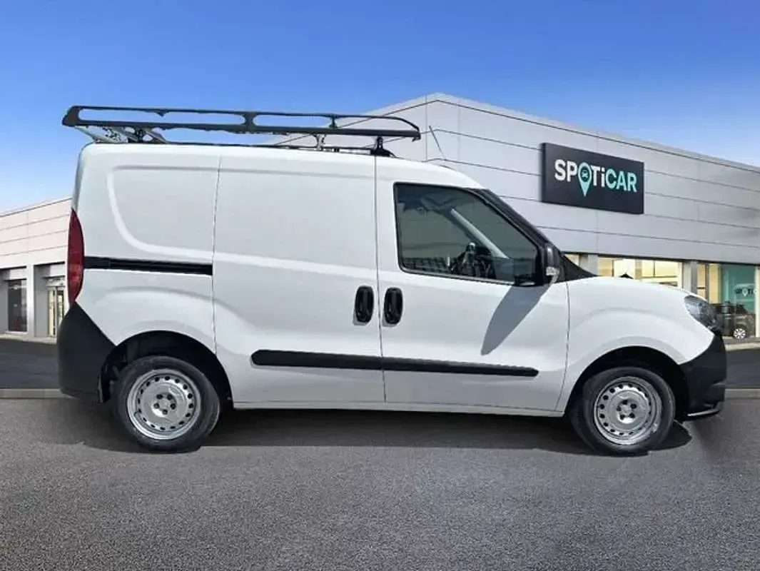Nowe Fiat Doblò 101 KM (74 kW) 2025 Biały Minivan