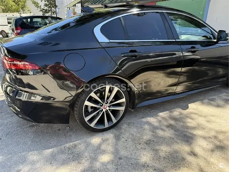 Usado Jaguar XE R-Dynamic 250 CV (183 kW) 2020 Negro Berlina