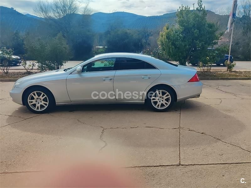 Usado Mercedes CLS320 224 CV (164 kW) 2007 Gris / plata Berlina