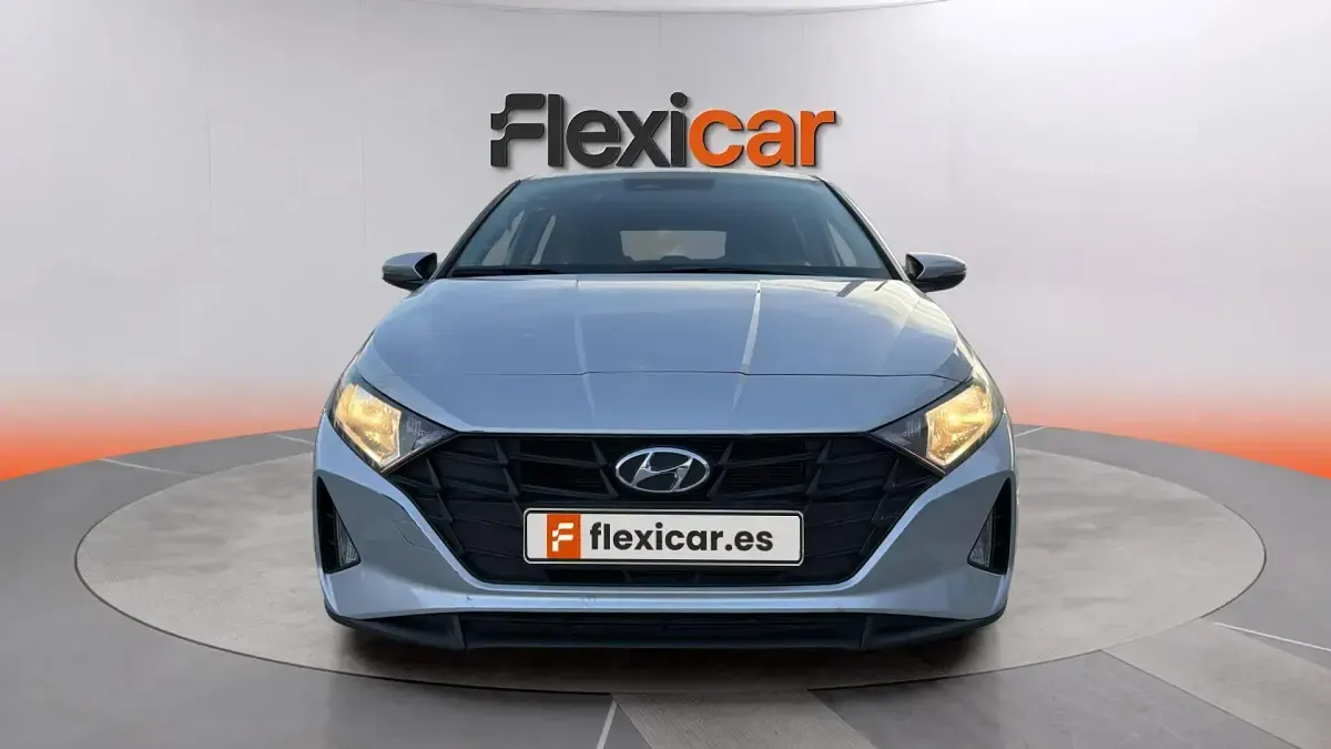 Usado Hyundai i20 84 CV (61 kW) 2022 Gris Utilitario