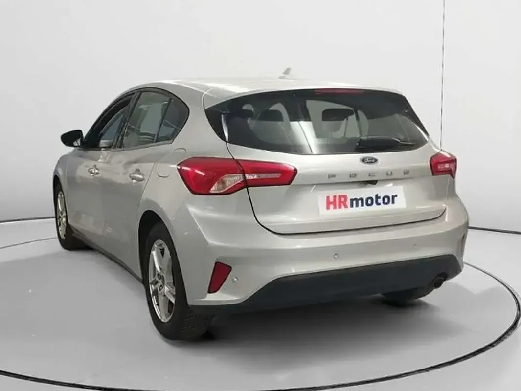 Usado Ford Focus Trend 101 CV (74 kW) 2021 Gris Utilitario