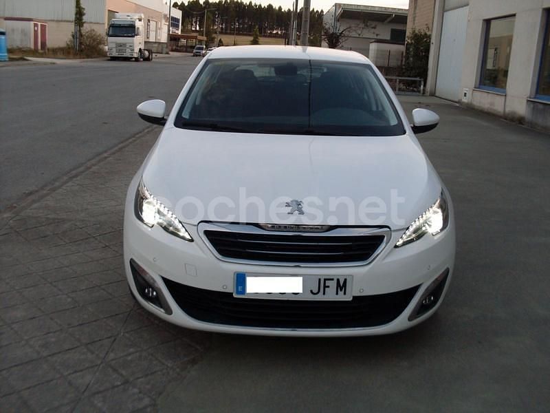 Usado Peugeot 308 Allure 115 CV (84 kW) 2015 Blanco Berlina