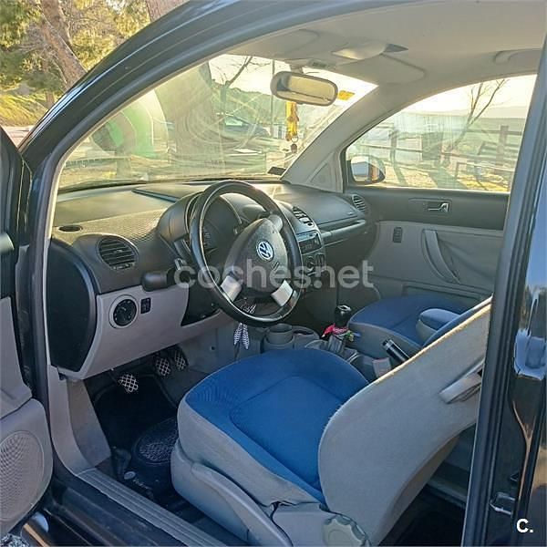 Usado VW New Beetle 115 CV (84 kW) 2002 Negro Utilitario