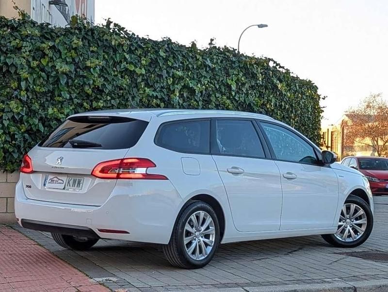 Usado Peugeot 308 SW Style 131 CV (96 kW) 2019 Blanco Familiar