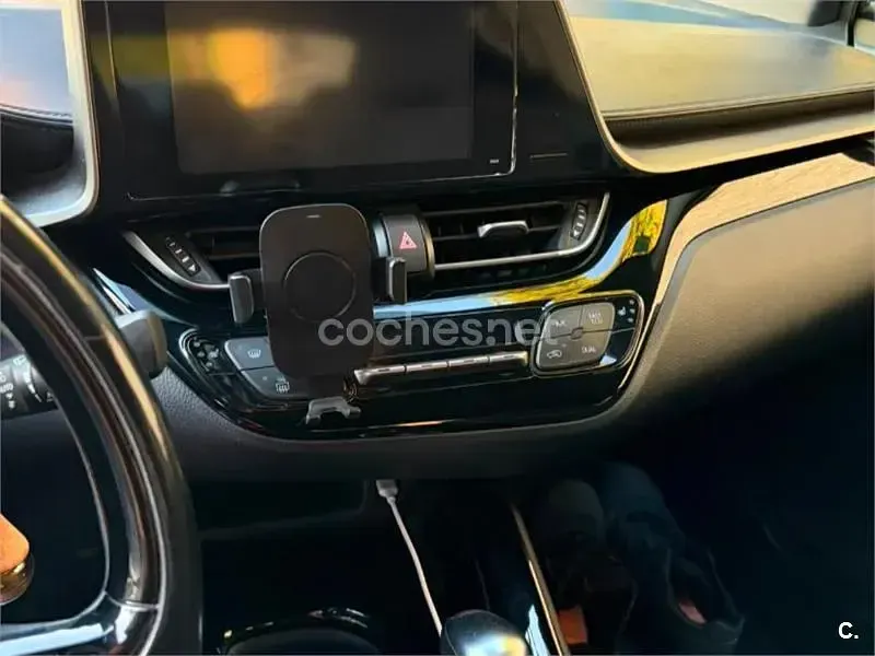 Usado Toyota C-HR Advance 122 CV (89 kW) 2017 Gris / plata SUV