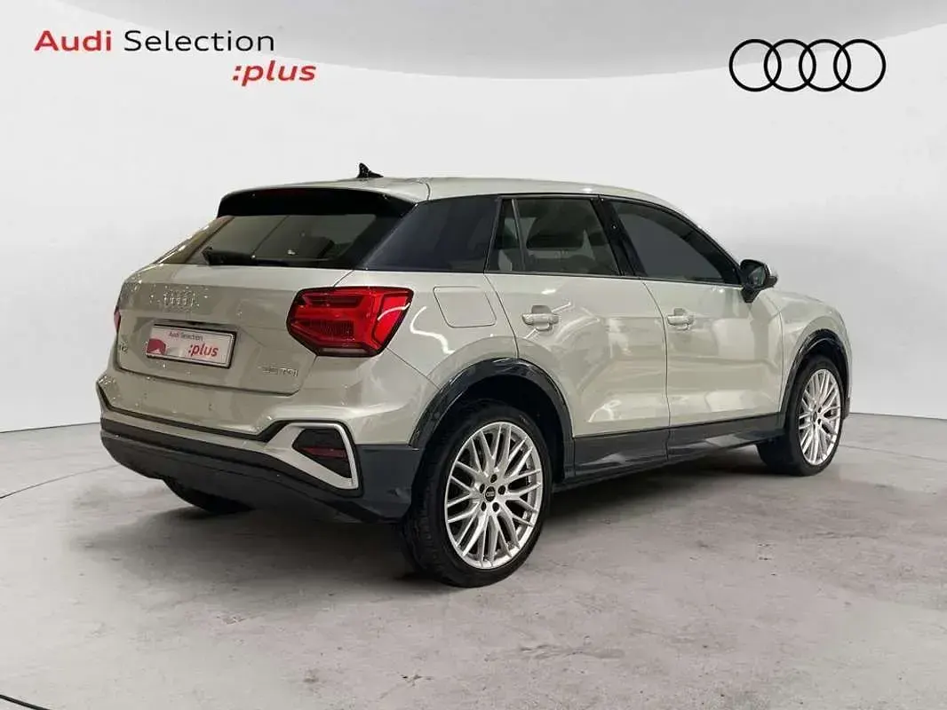 Usado Audi Q2 150 HP (110 kW) 2025 Prateado SUV