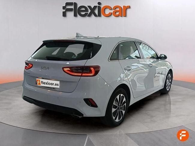 Usado Kia Ceed 100 CV (73 kW) 2024 Blanco Utilitario
