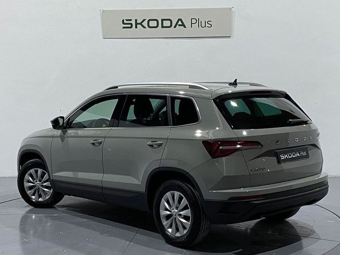 Gris / plateado Usado 2024 Skoda Karoq Selection SUV | 26.500 € (Precio justo) - Imagen 1/4