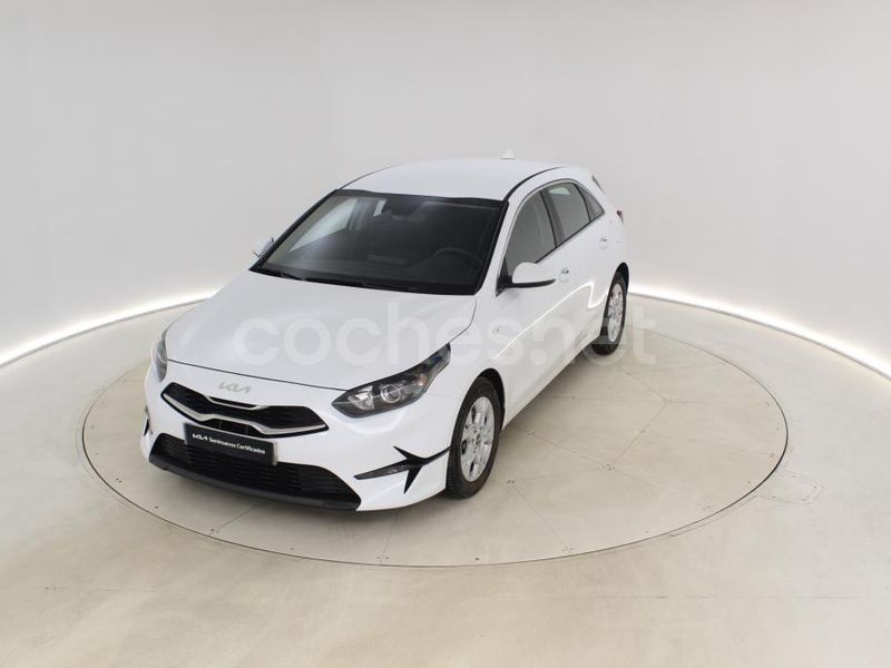 Blanco Usado 2024 Kia Ceed Berlina | 19.490 € (Precio justo) - Imagen 1/4