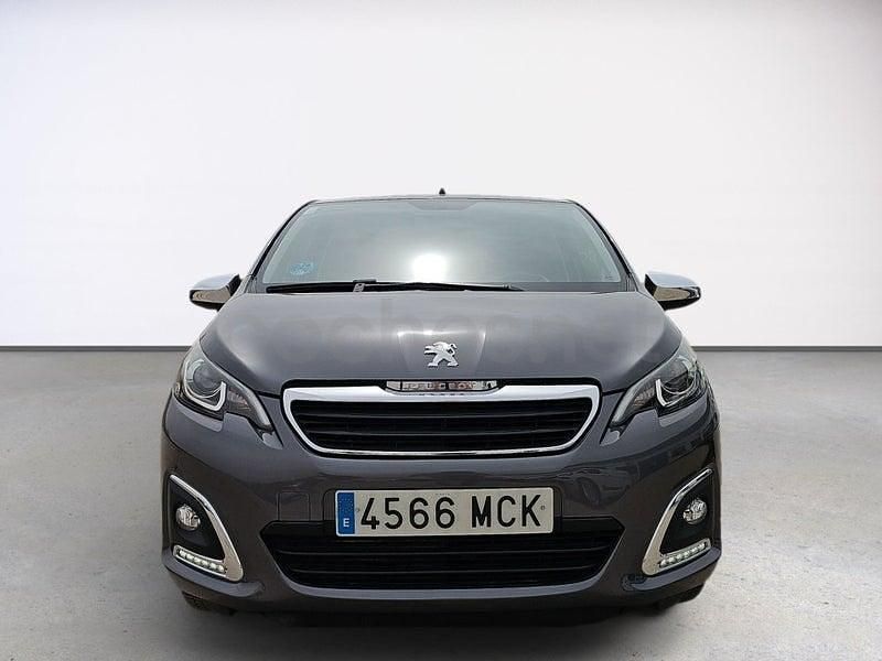 Usado Peugeot 108 Active 72 CV (52 kW) 2021 Gris / plata Berlina