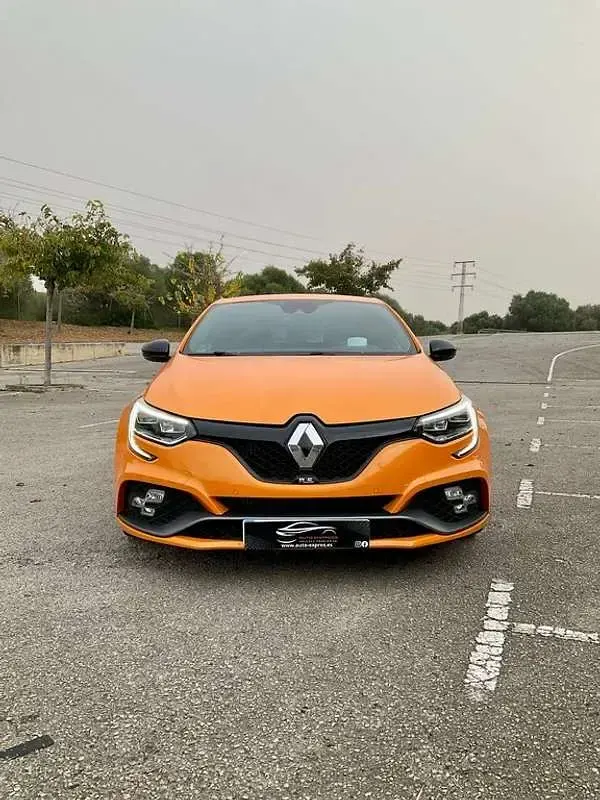 Usado Renault Mégane IV Trophy 300 CV (220 kW) 2021 Naranja Utilitario