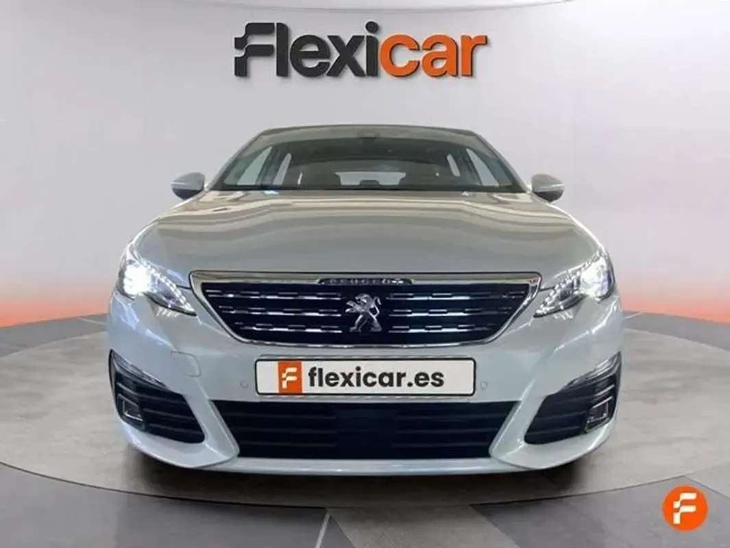 Käytetty Peugeot 308 Allure 131 HP (96 kW) 2021 Valkoinen Viistoperä