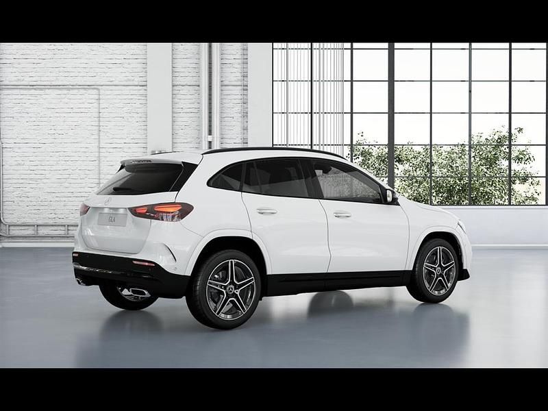 Usado Mercedes GLA200 163 CV (119 kW) 2025 Blanco polar SUV