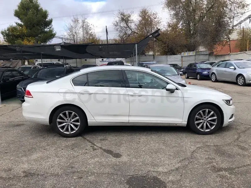 Usado VW Passat Sportline 150 CV (110 kW) 2018 Blanco Berlina