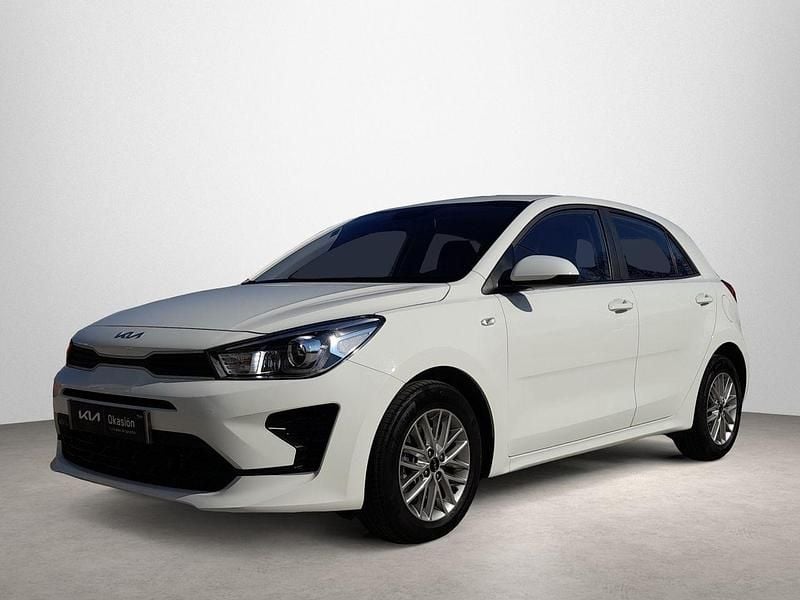 Usado Kia Rio 84 CV (61 kW) 2023 Blanco Berlina