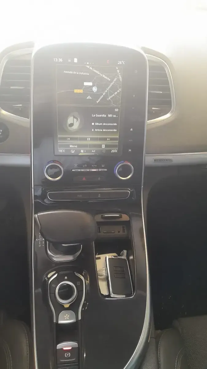 Usado Renault Espace Zen 160 CV (117 kW) 2015 Gris Monovolumen