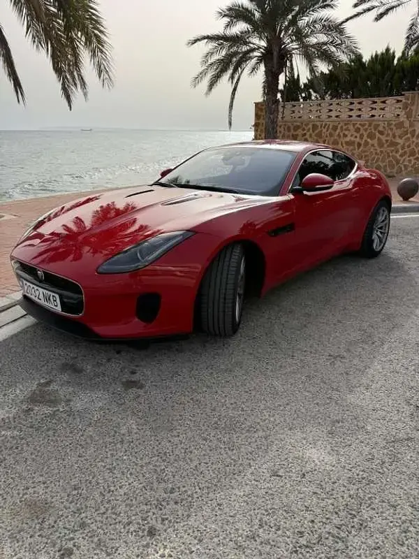 Usado Jaguar F-Type R-Dynamic 300 CV (220 kW) 2018 Rojo Coupe