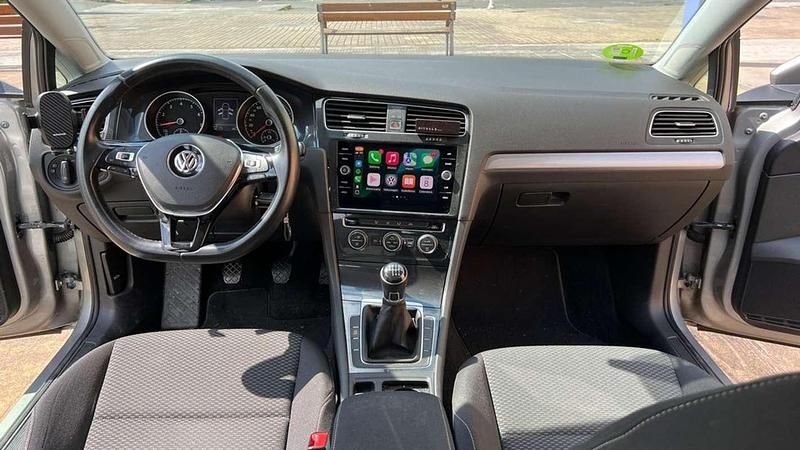 Usado VW Golf VIII Advance 131 CV (96 kW) 2020 Gris Utilitario