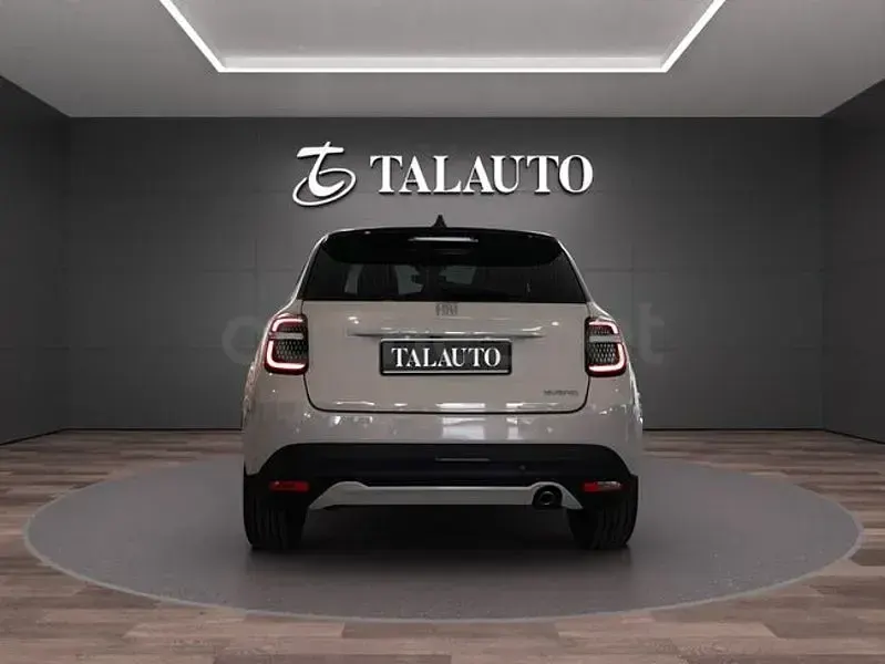 Usado Fiat 600 La Prima 110 CV (80 kW) 2025 Beige SUV