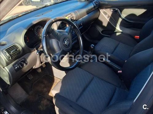 Negro Usado 2003 Seat Leon Sport Berlina | 2300 € (Precio justo) - Imagen 1/4