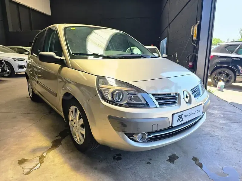 Usado Renault Scénic Dynamique 105 CV (77 kW) 2009 Beige Monovolumen