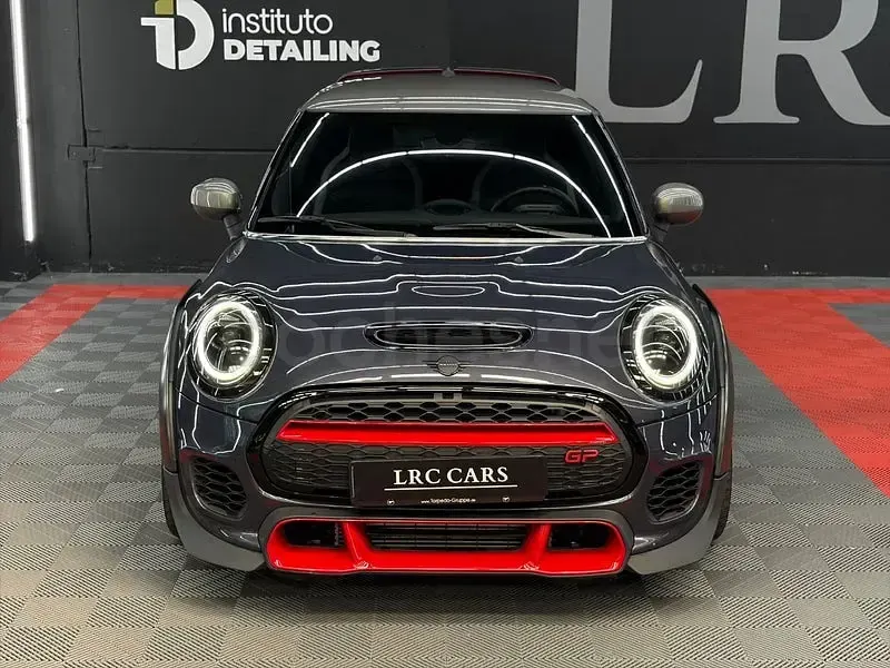 Usado Mini John Cooper Works 306 CV (225 kW) 2020 Gris / plata Utilitario