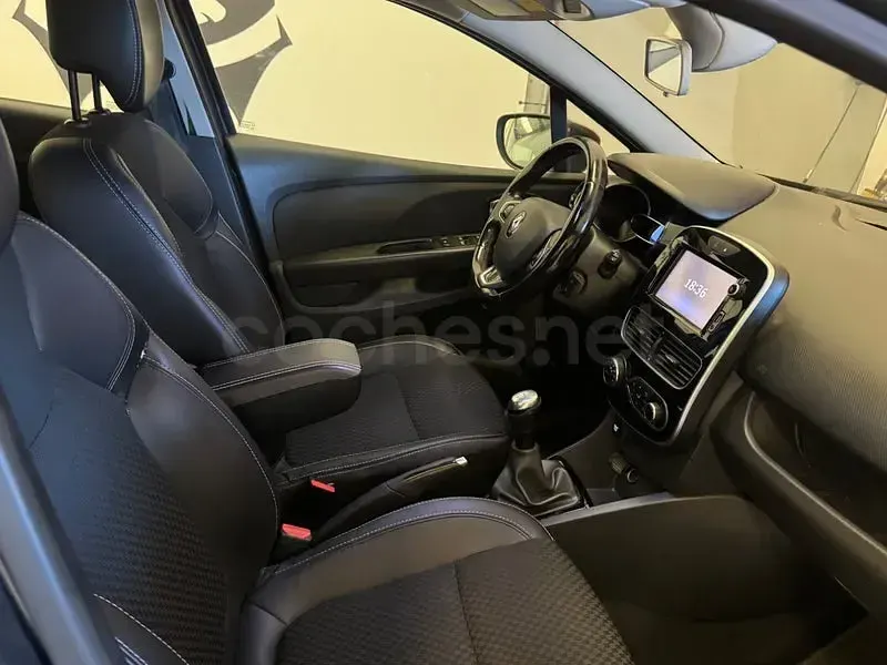 Usado Renault Clio IV Zen 90 CV (66 kW) 2017 Gris / plata Berlina