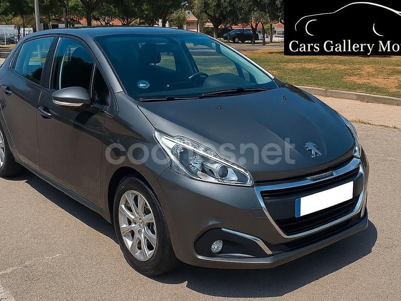 Gris / plata Usado 2017 Peugeot 208 Style Utilitario | 5995 € (Super precio) - Imagen 1/4