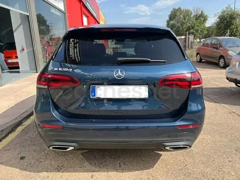 Usado Mercedes B180 116 CV (85 kW) 2021 Azul Utilitario