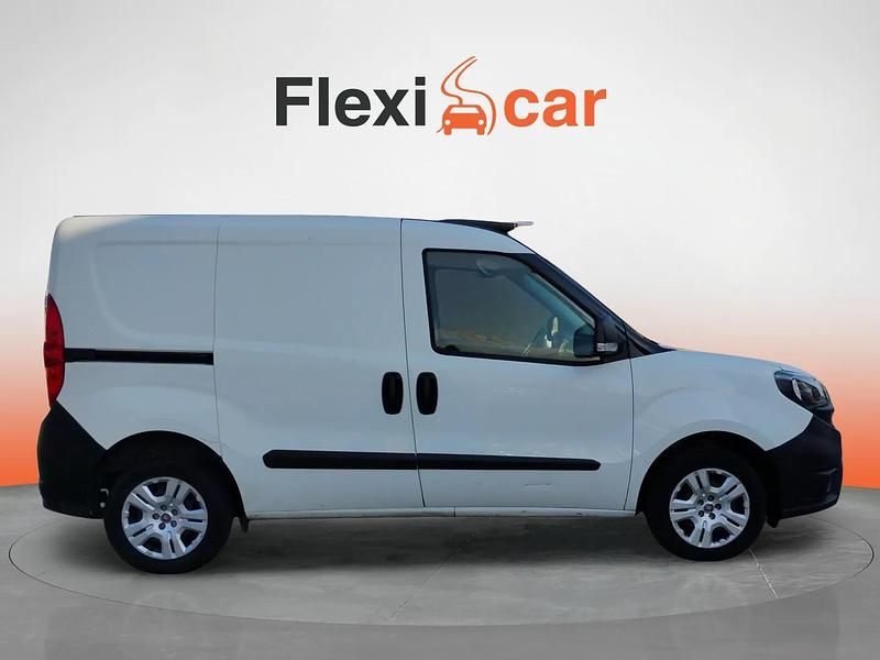 Usado Fiat Doblò Pop 95 CV (69 kW) 2020 Blanco Monovolumen