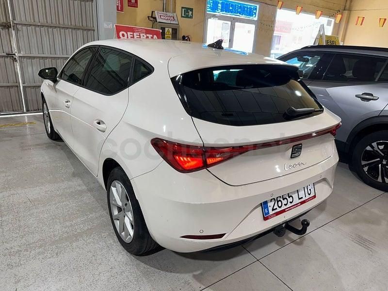 Usado Seat Leon Style 116 CV (85 kW) 2021 Blanco Berlina