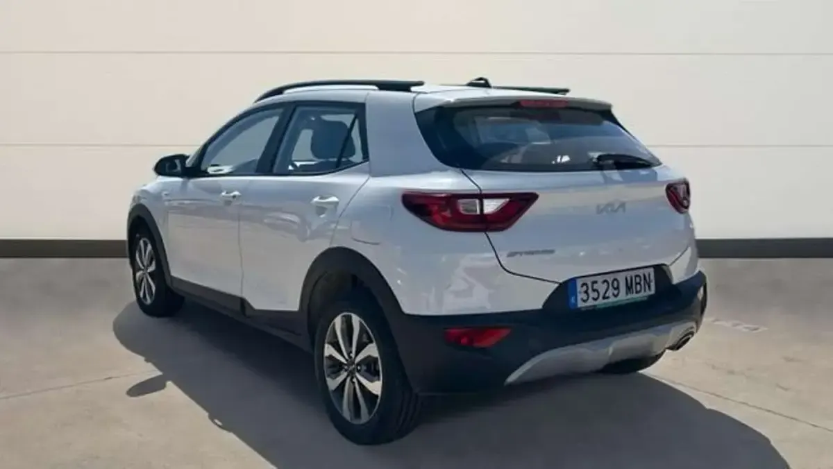 Usado Kia Stonic 84 CV (61 kW) 2022 Blanco SUV