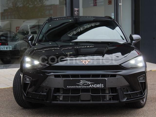 Usado Cupra Leon 150 CV (110 kW) 2024 Negro Familiar