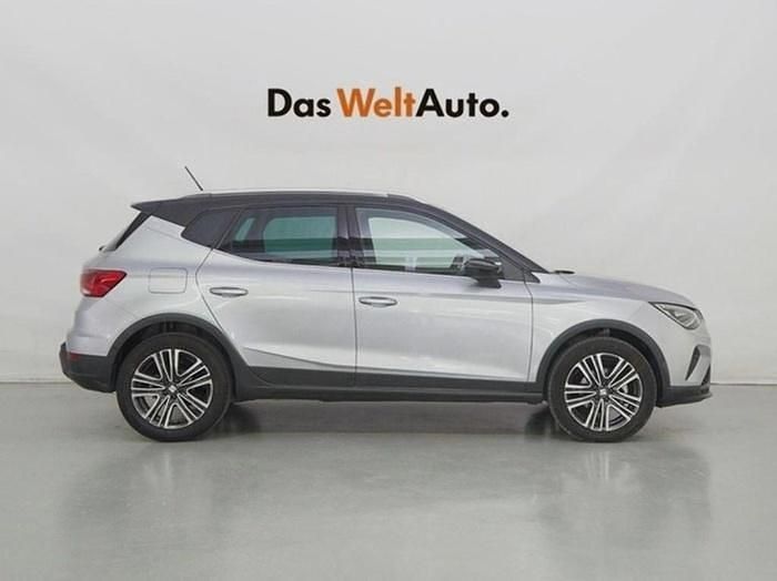 Usado Seat Arona FR 110 CV (80 kW) 2023 Gris plata SUV