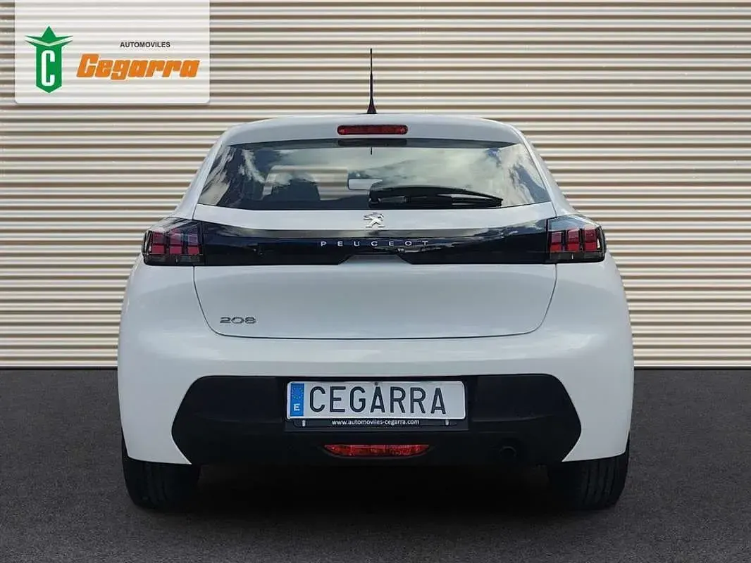 Usado Peugeot 208 Active 75 CV (55 kW) 2022 Blanco Utilitario
