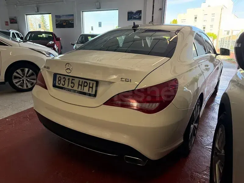 Usado Mercedes CLA220 Urban 170 CV (125 kW) 2014 Blanco Berlina