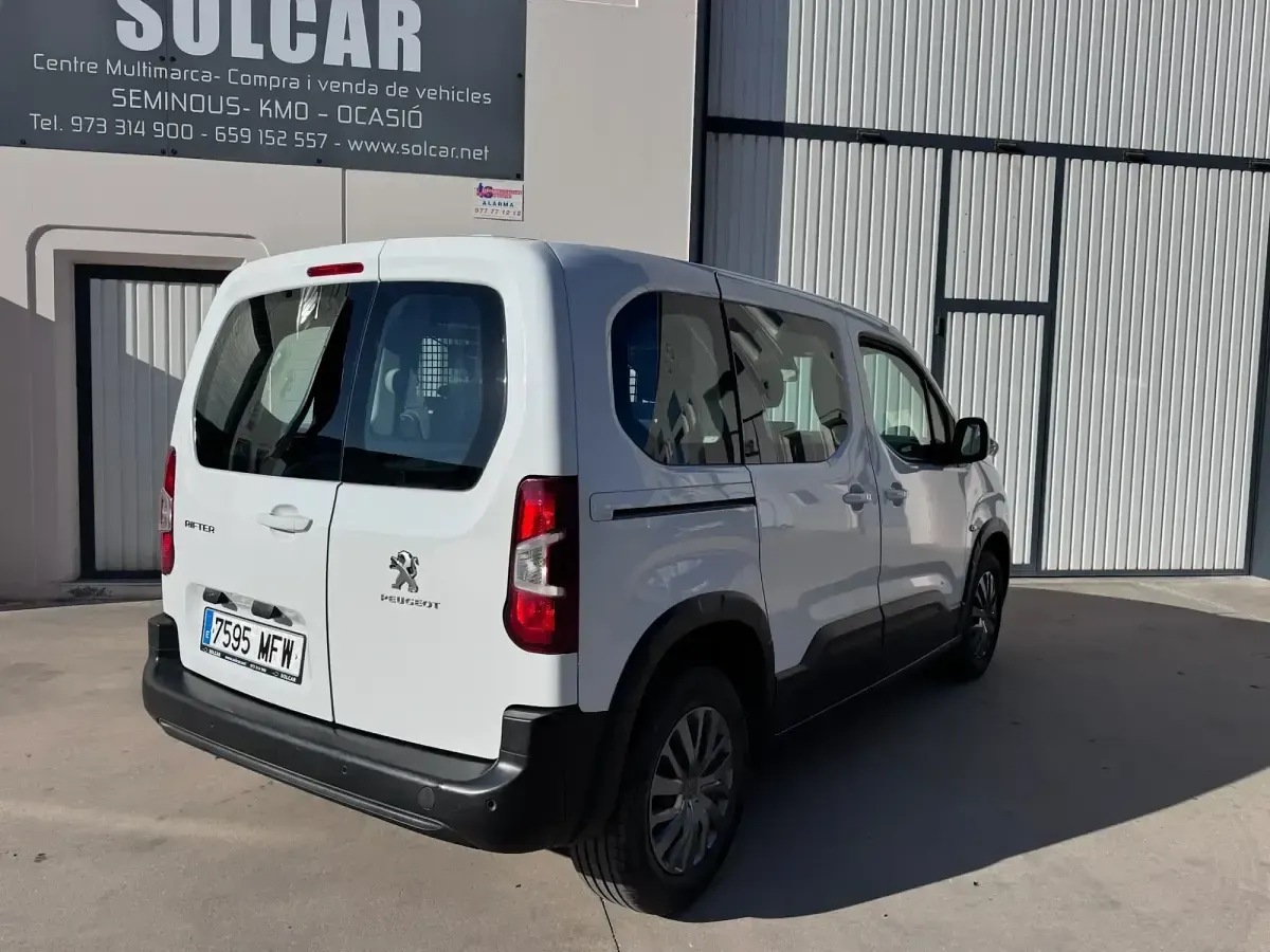 Usado Peugeot Rifter Business-Line 100 CV (73 kW) 2023 Blanco Monovolumen
