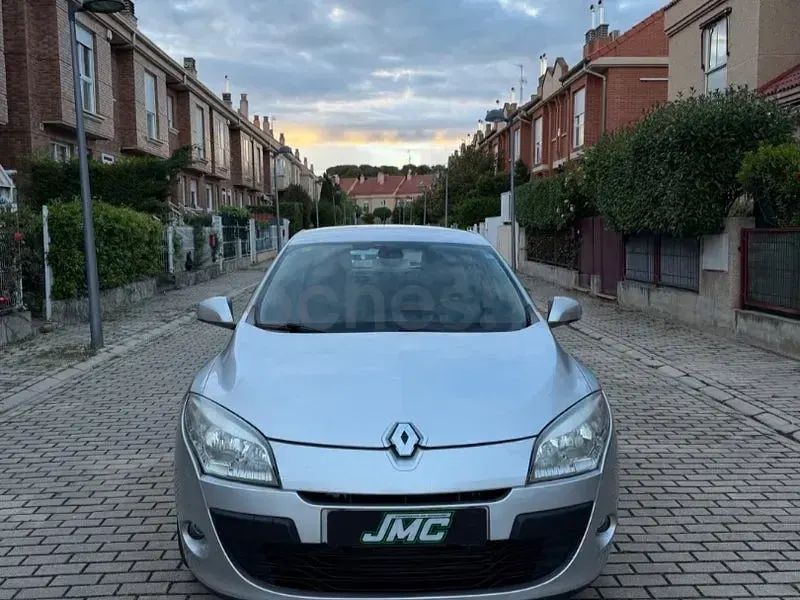 Usado Renault Mégane Dynamique 150 CV (110 kW) 2009 Gris / plata Berlina