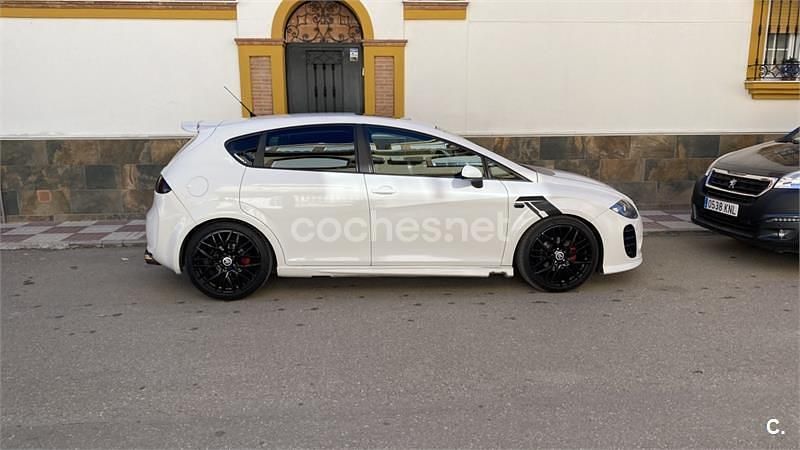 Usado Seat Leon Sport 105 CV (77 kW) 2008 Blanco Berlina